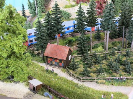 dum-vlacku-modely-zeleznic-od-petriny-2-patro-stanice-metra-linky-a